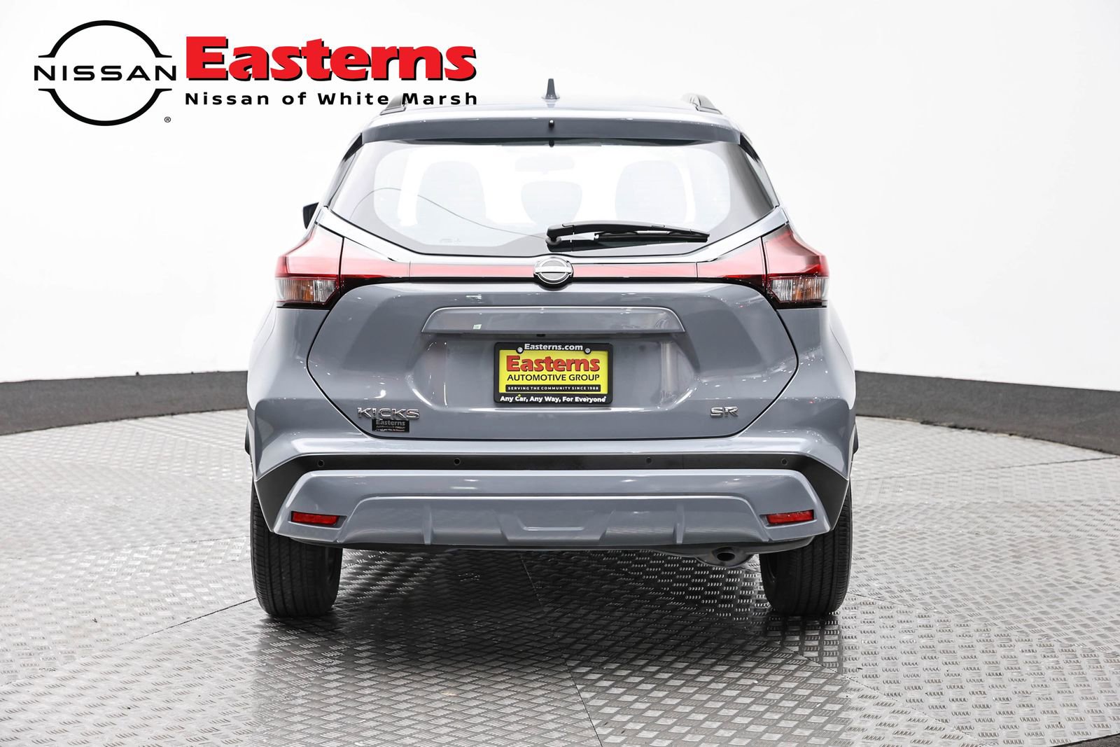 Used 2023 Nissan Kicks SR w/ SR Premium Package FWD image 6
