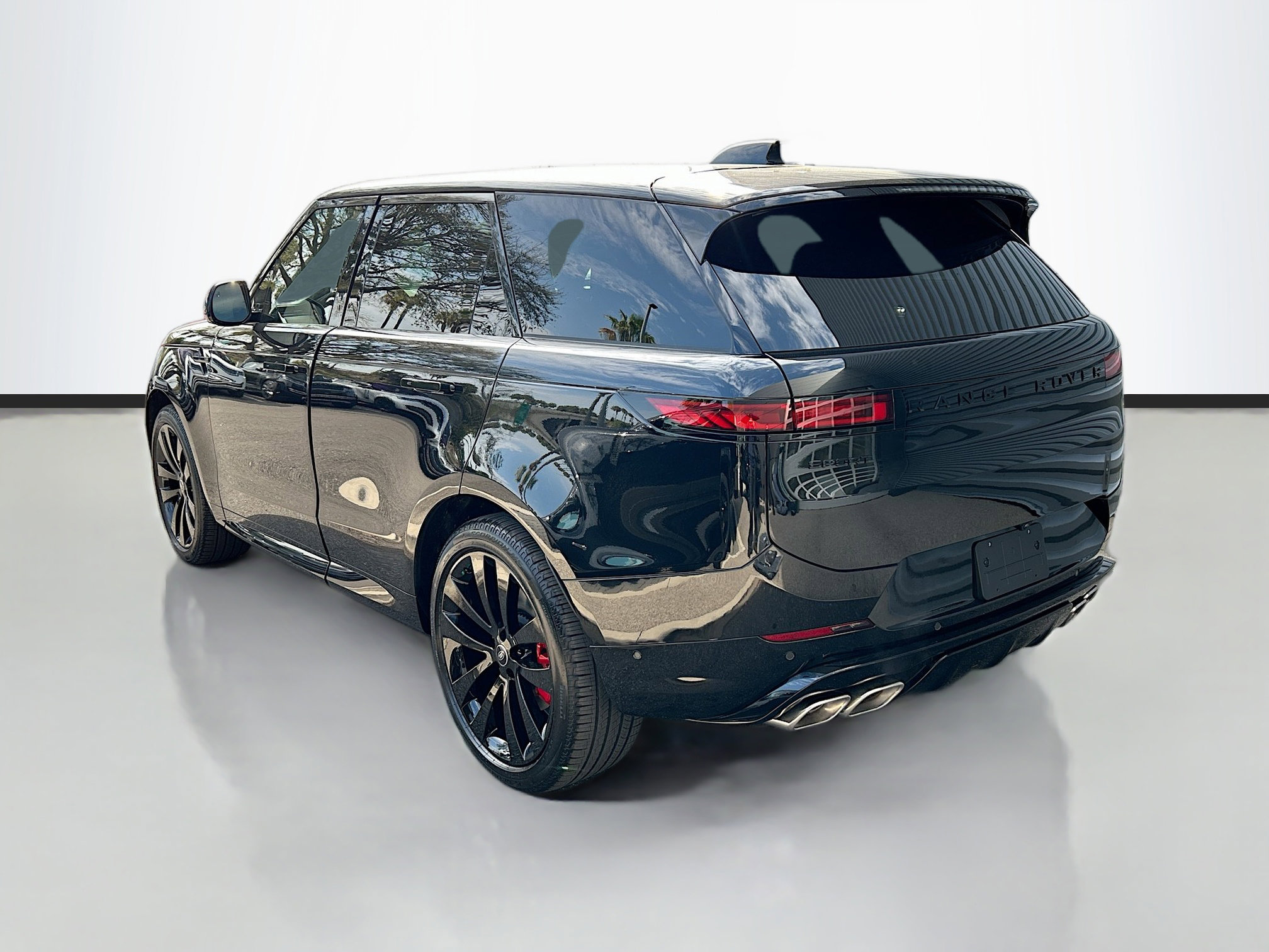 Used 2025 Land Rover Range Rover Sport Dynamic SE image 3
