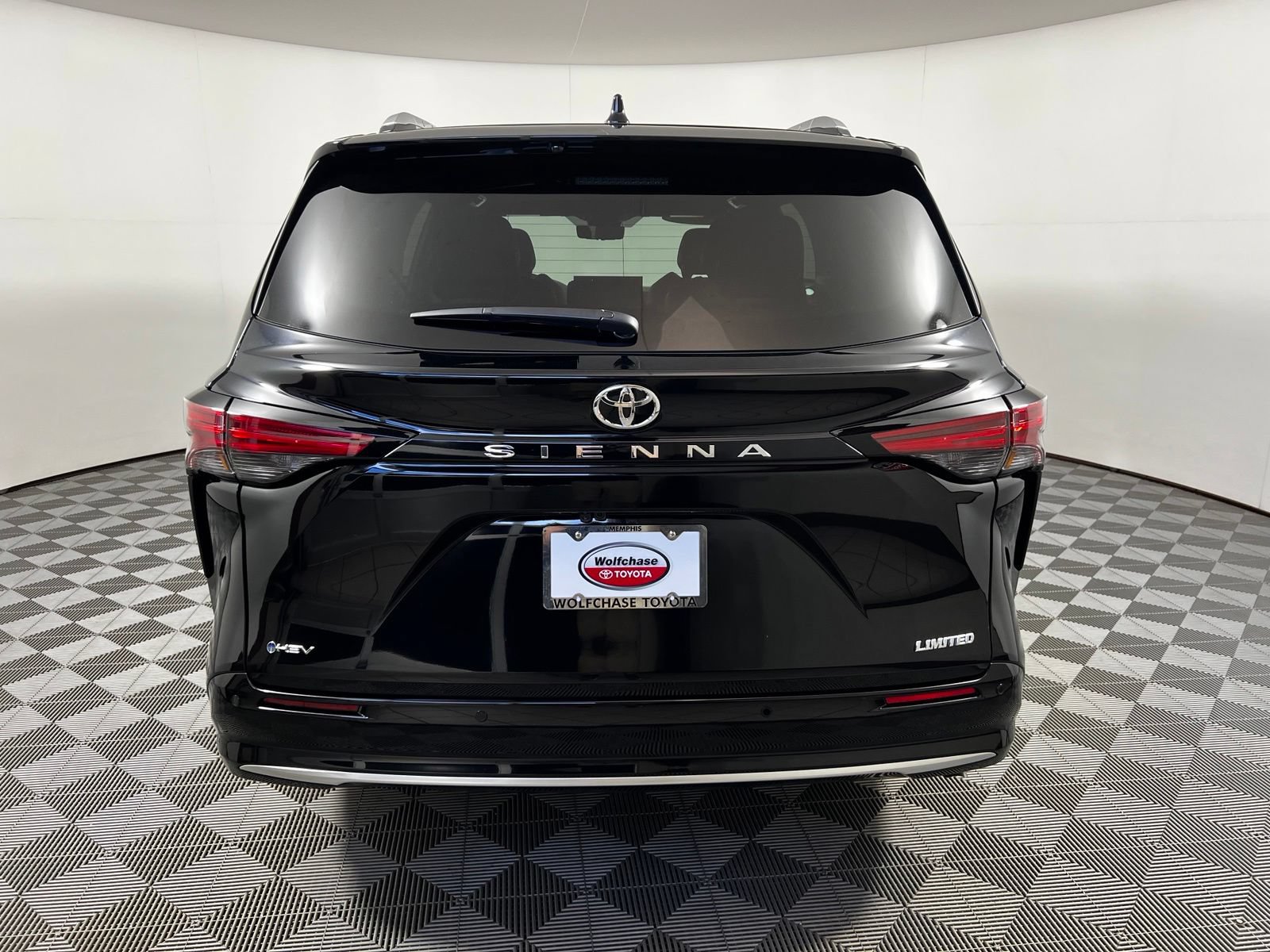 Used 2026 Toyota Sienna Limited FWD image 6