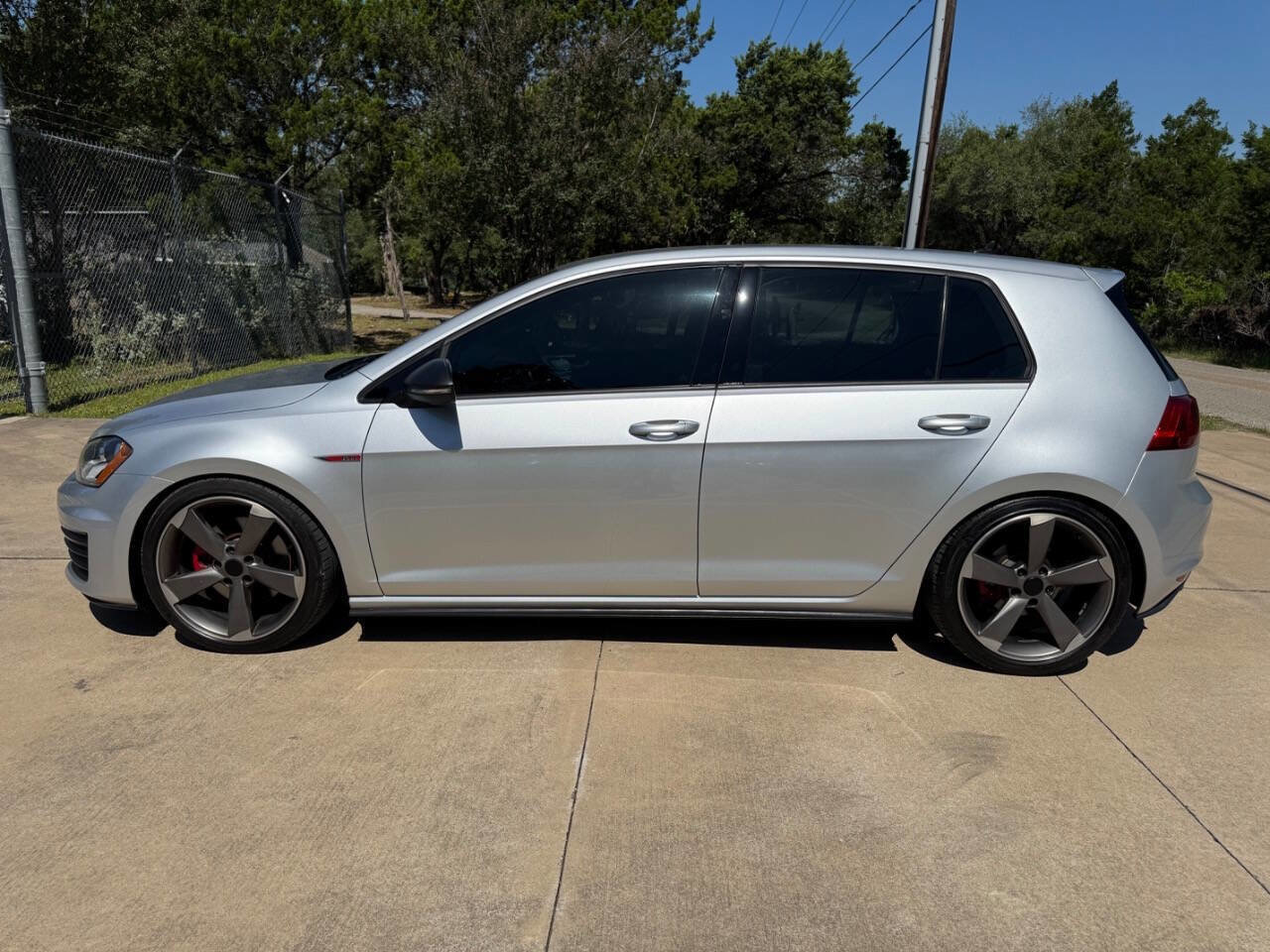 Used 2016 Volkswagen Golf 4-Door FWD image 6