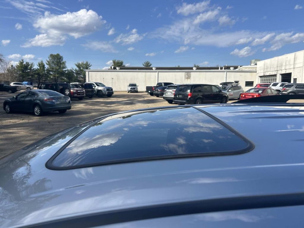 Used 2025 Toyota Sienna XLE w/ XLE Plus Package image 19