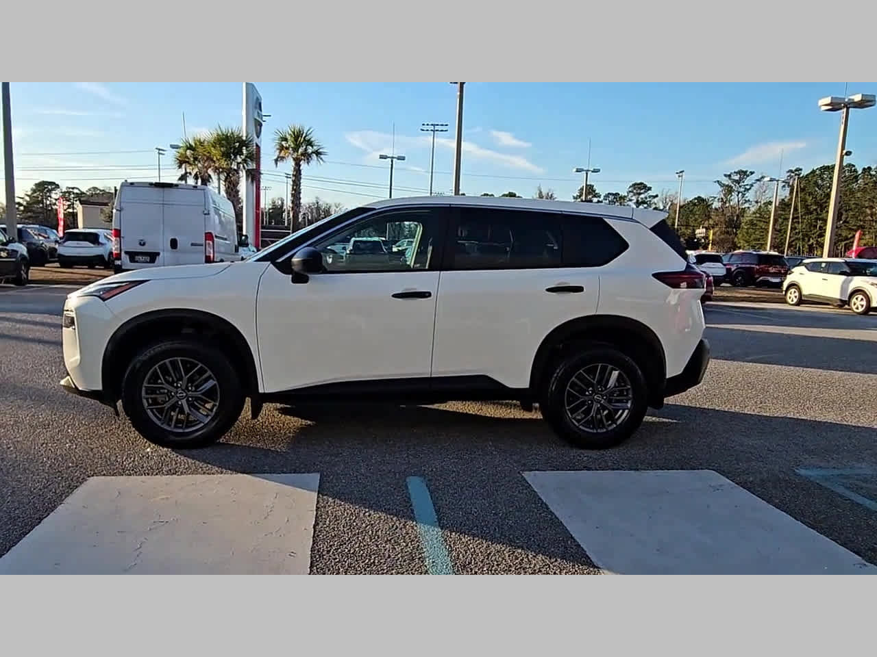 Used 2023 Nissan Rogue S image 24