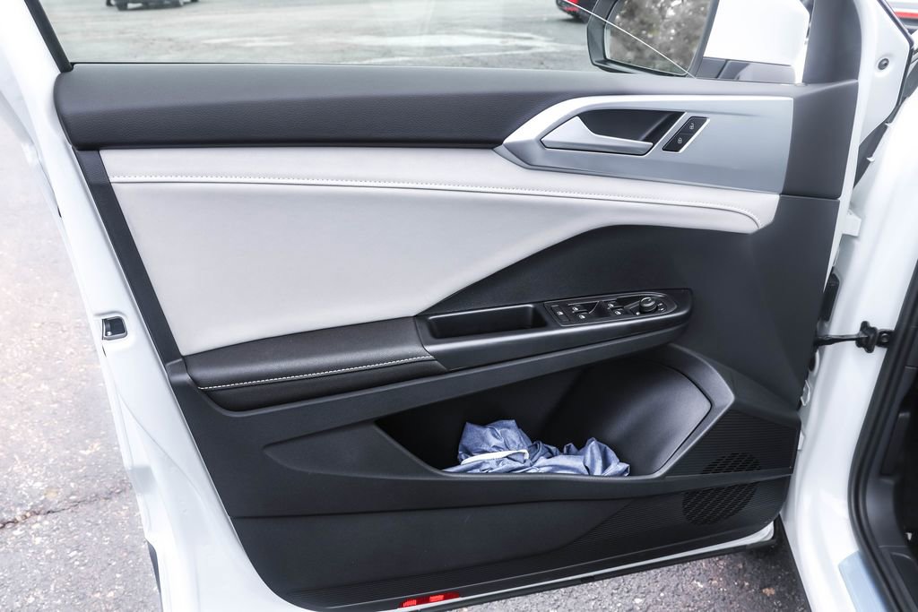 Used 2025 Volkswagen Taos SE image 24