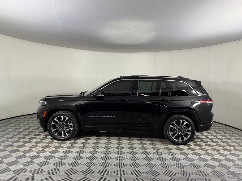 Used 2024 Jeep Grand Cherokee Overland w/ Luxury Tech Group IV AWD/4WD image 12