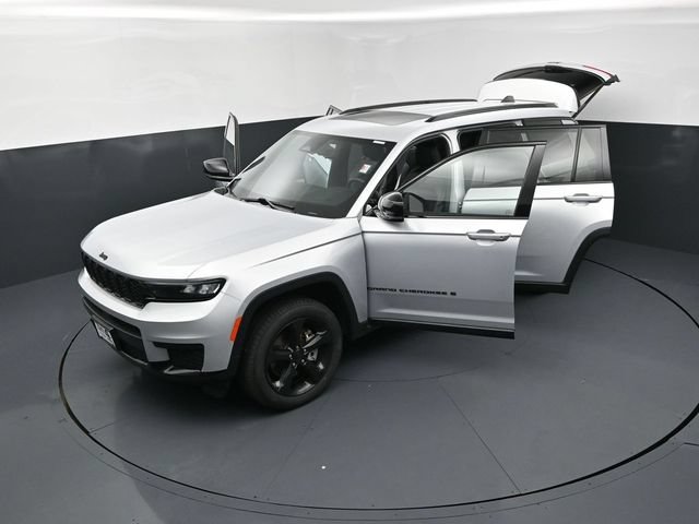 Used 2023 Jeep Grand Cherokee L Laredo AWD/4WD image 26