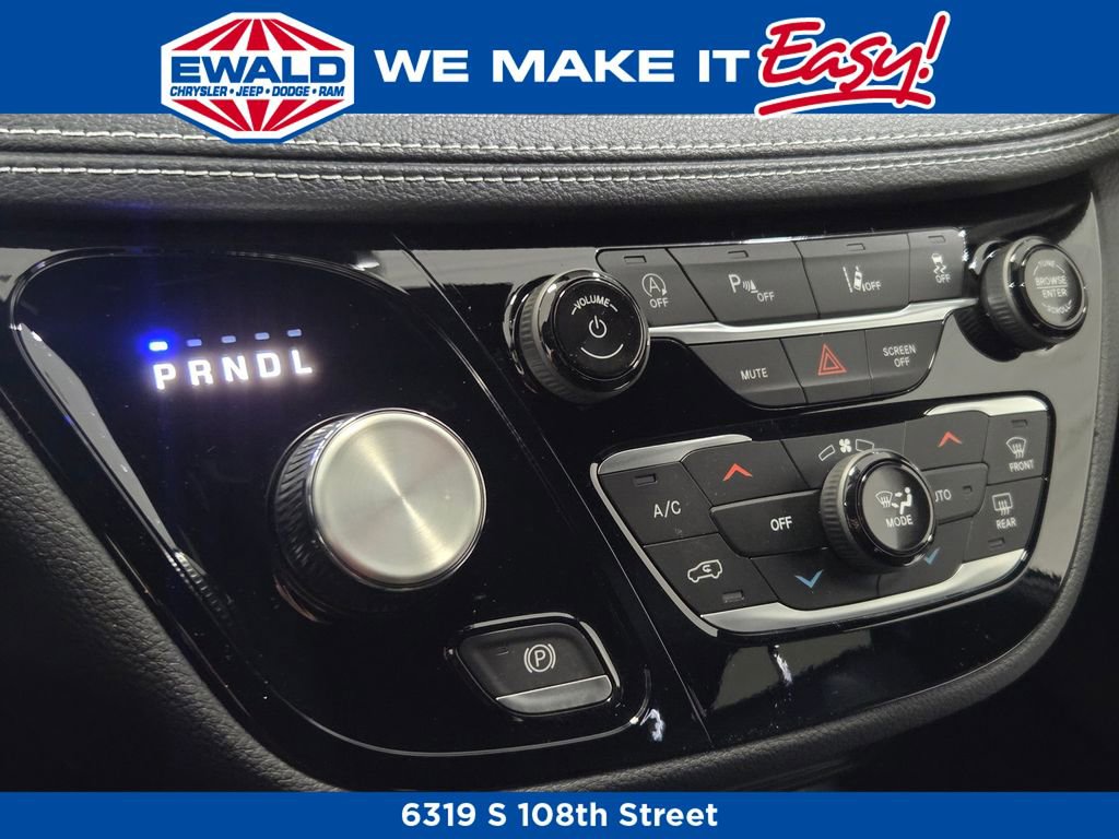 New 2026 Chrysler Pacifica Select w/ S Appearance Package image 6