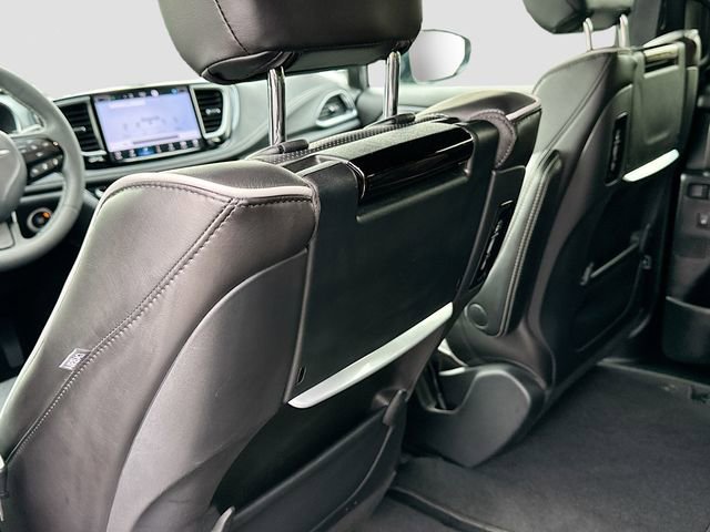 Used 2025 Chrysler Pacifica Limited w/ Uconnect Theater Family Group AWD/4WD image 27