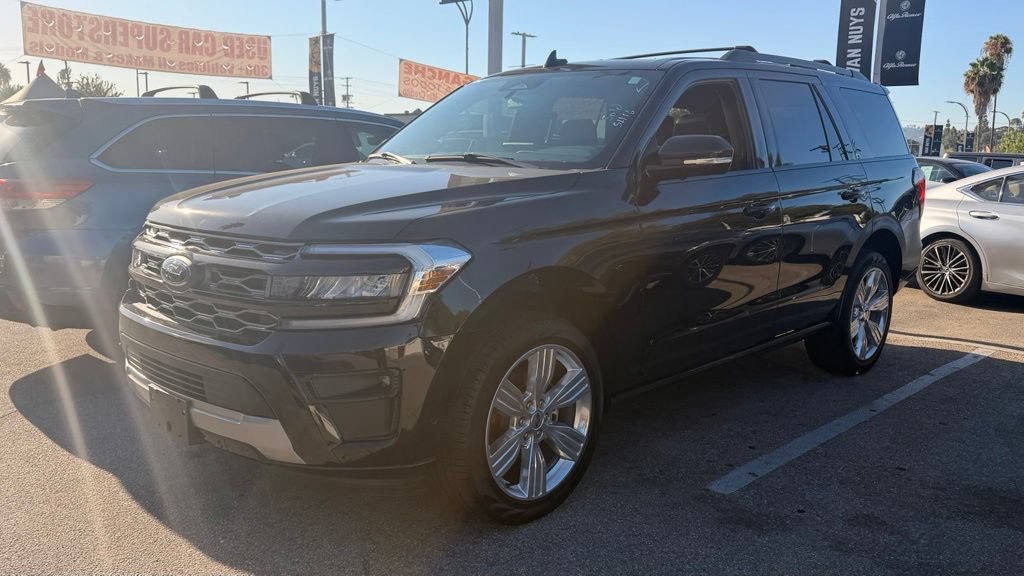 Used 2024 Ford Expedition Platinum RWD image 2