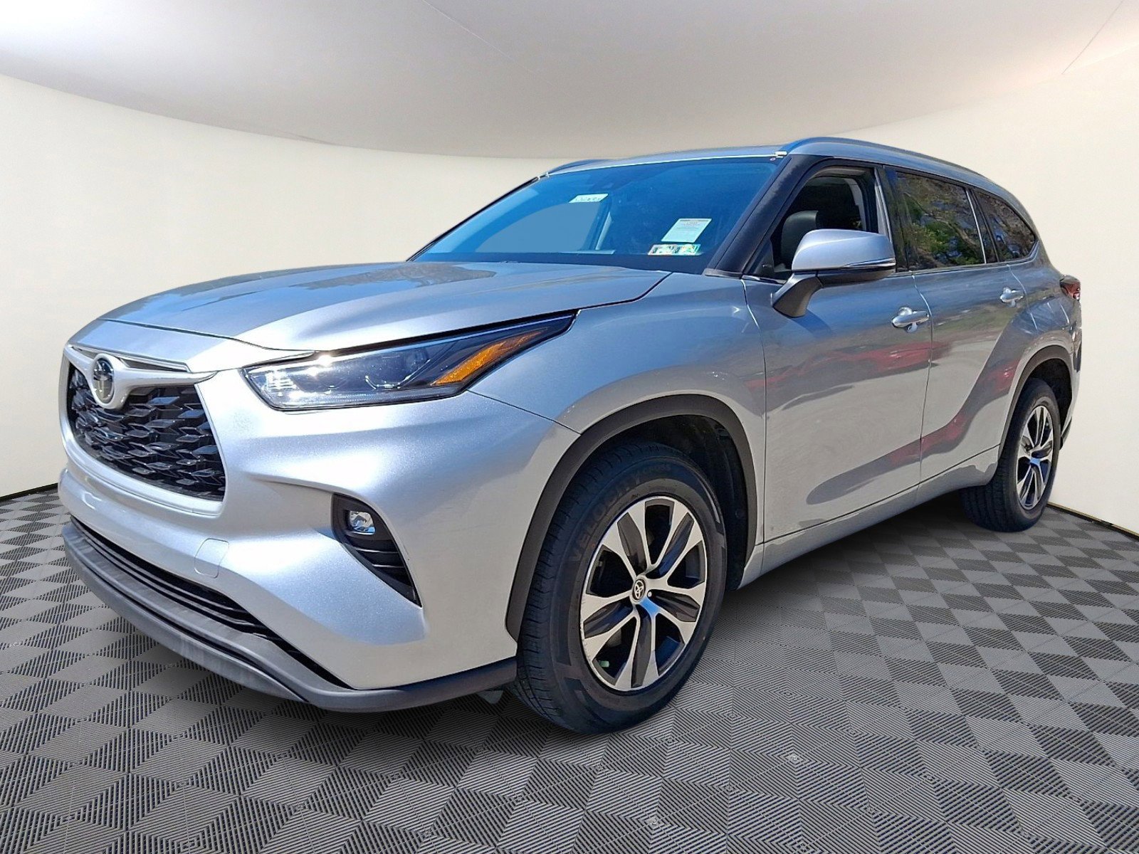 Used 2021 Toyota Highlander XLE video 3