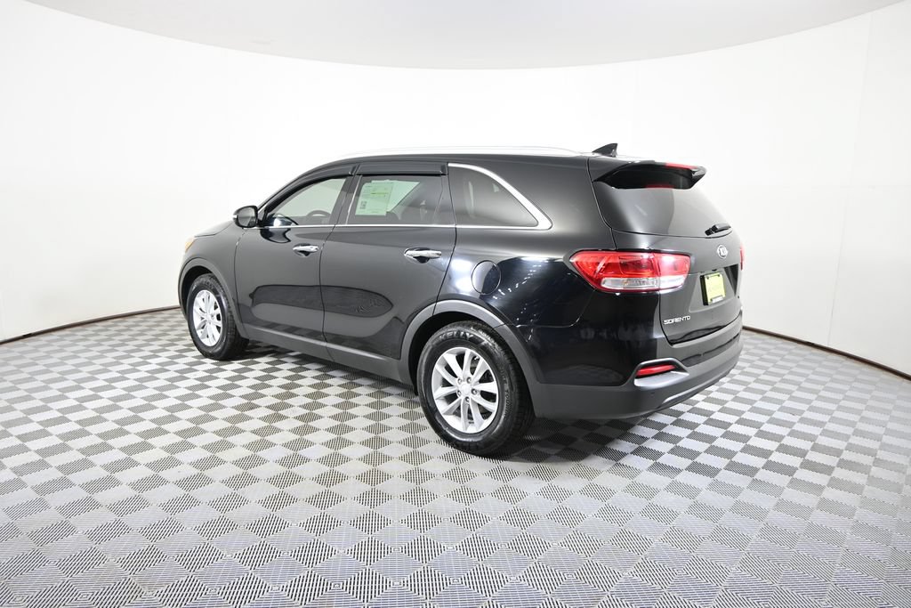 Used 2018 Kia Sorento FWD image 4