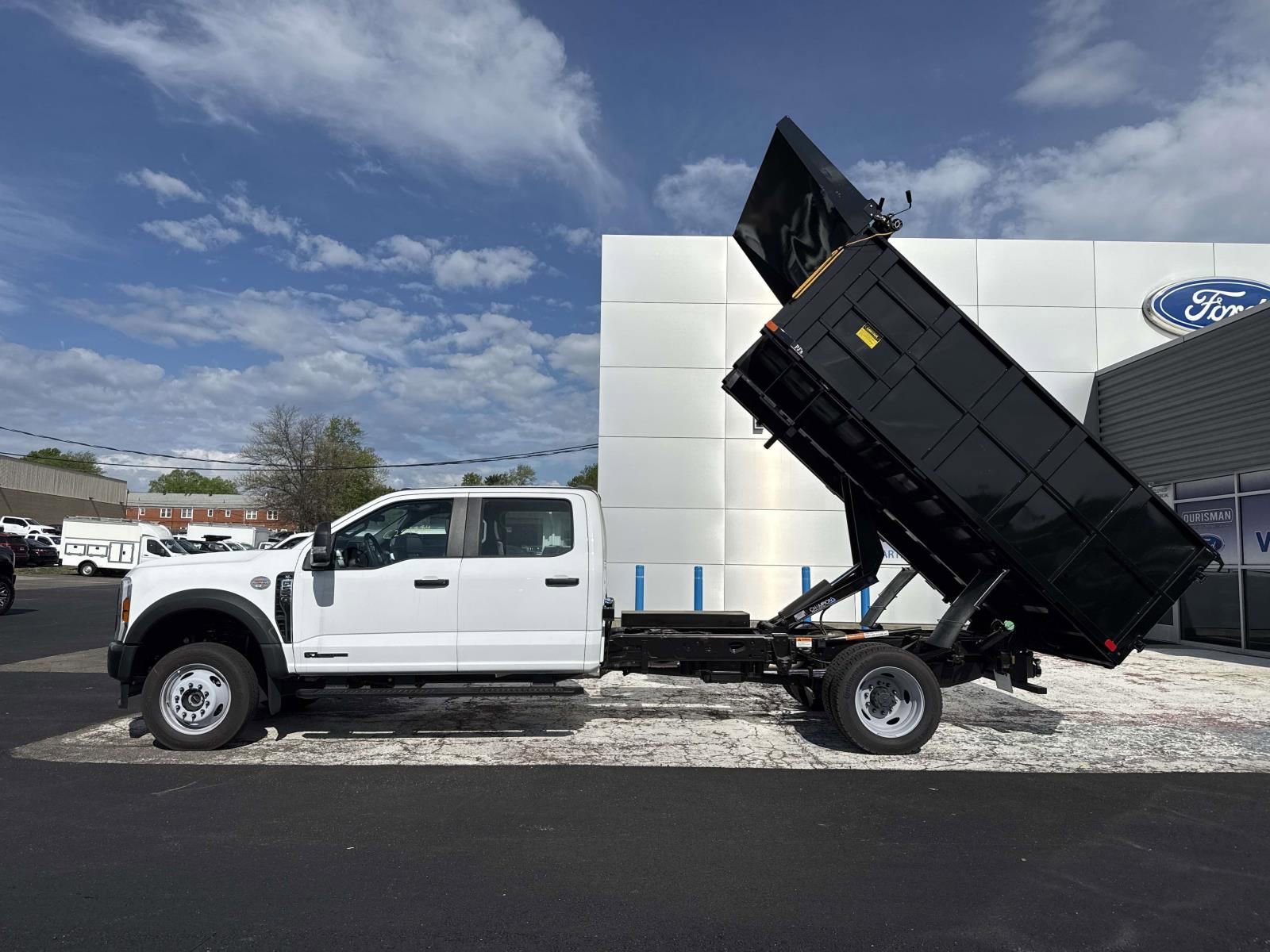 New 2025 Ford F550 4x4 Crew Cab image 6