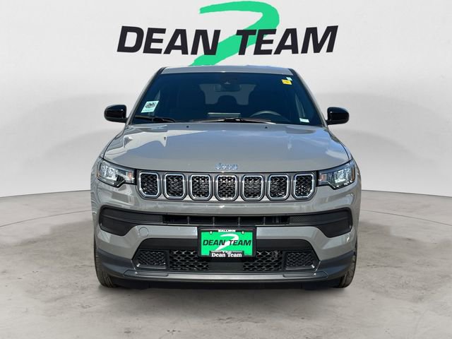 Used 2023 Jeep Compass Sport image 3