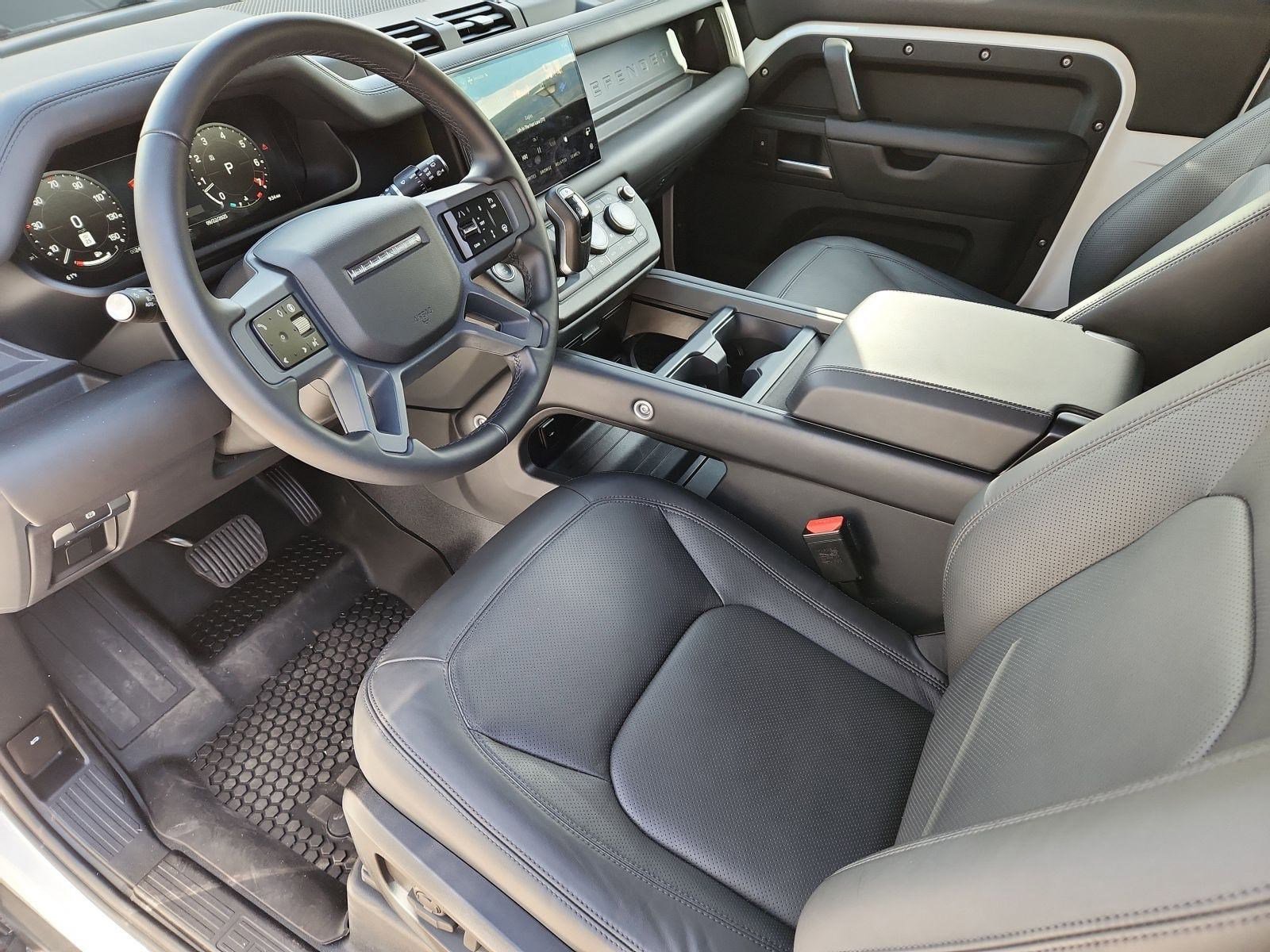 Used 2025 Land Rover Defender 90 S image 9