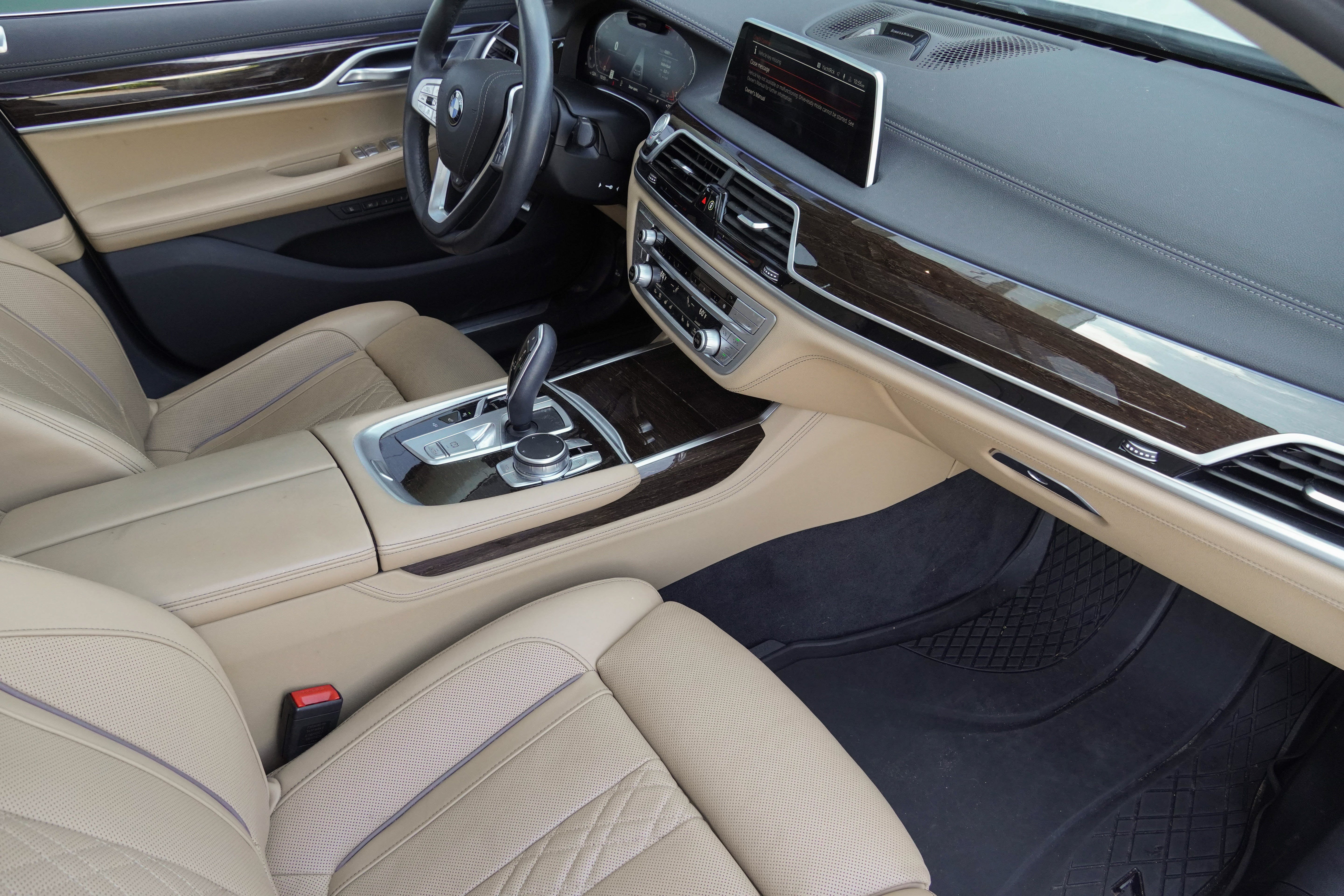 Used 2021 BMW 740i w/ Premium Package RWD image 7