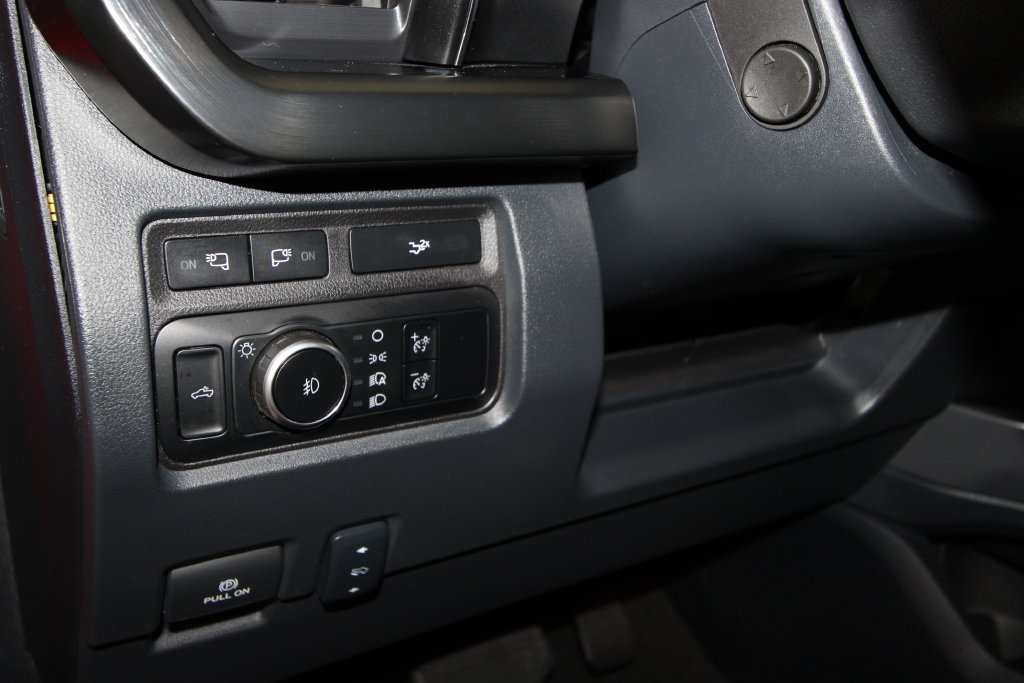 Used 2024 Ford F250 Lariat w/ Lariat Ultimate Package AWD/4WD image 10