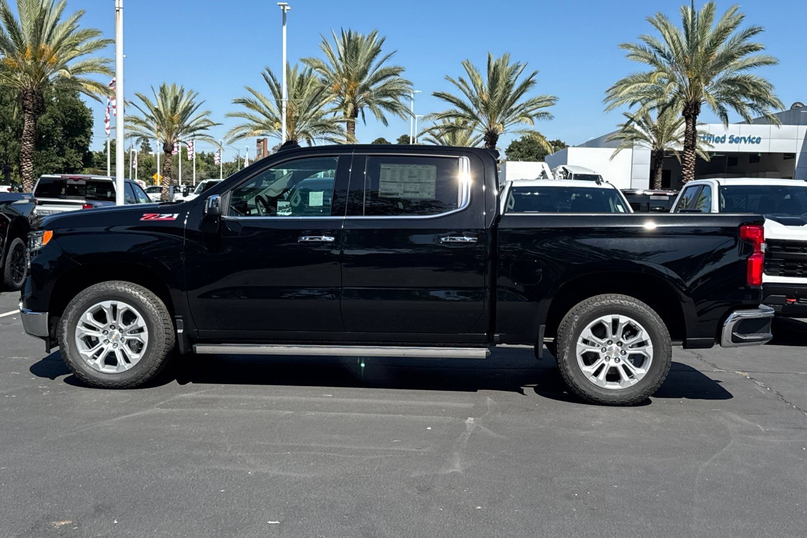 New 2026 Chevrolet Silverado 1500 LTZ w/ LTZ Premium Package AWD/4WD image 6