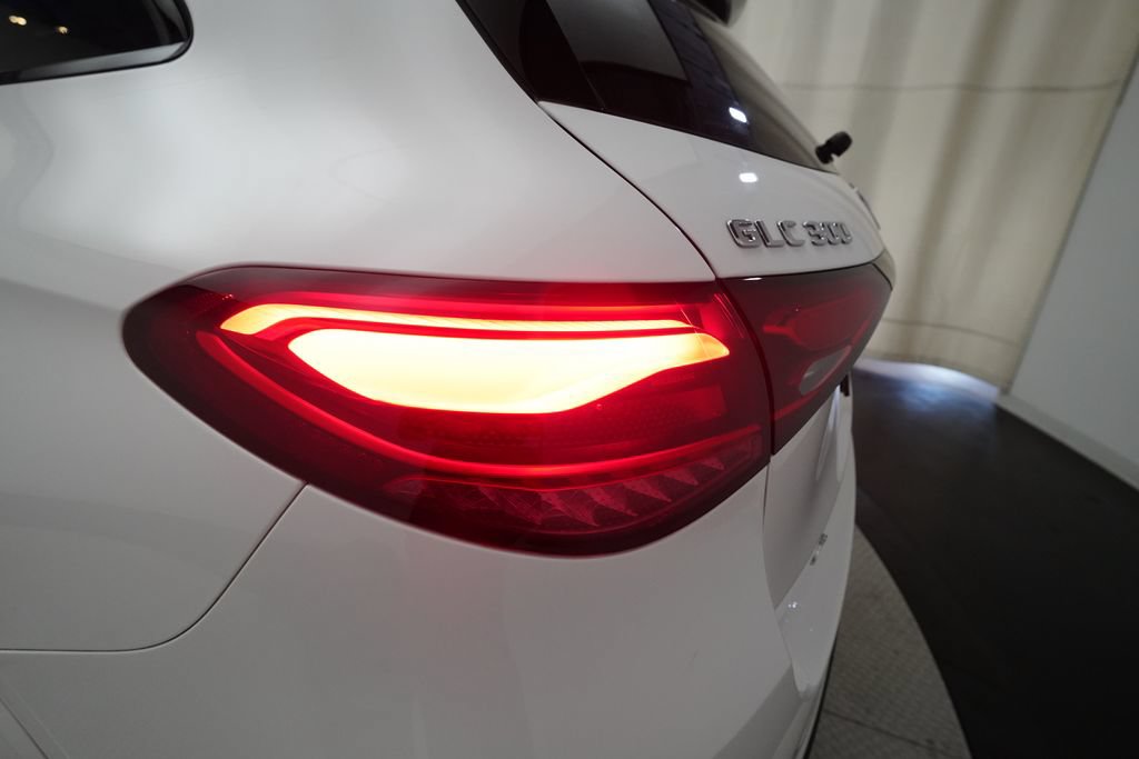 Used 2025 Mercedes-Benz GLC 300 4MATIC image 33