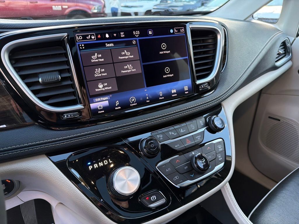Used 2022 Chrysler Pacifica Limited image 21