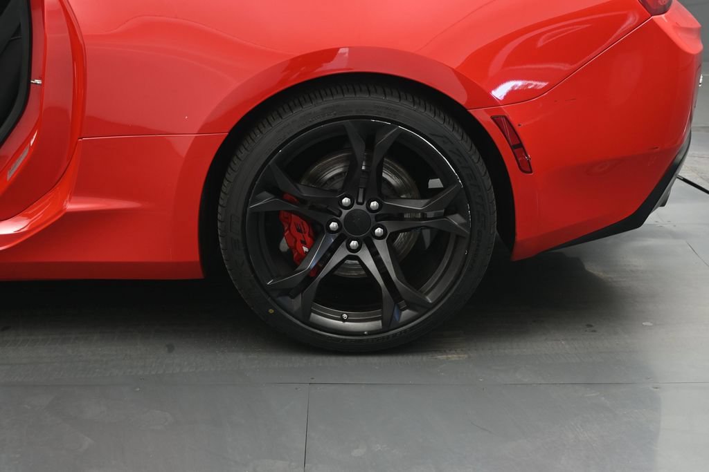 Used 2018 Chevrolet Camaro SS RWD image 17