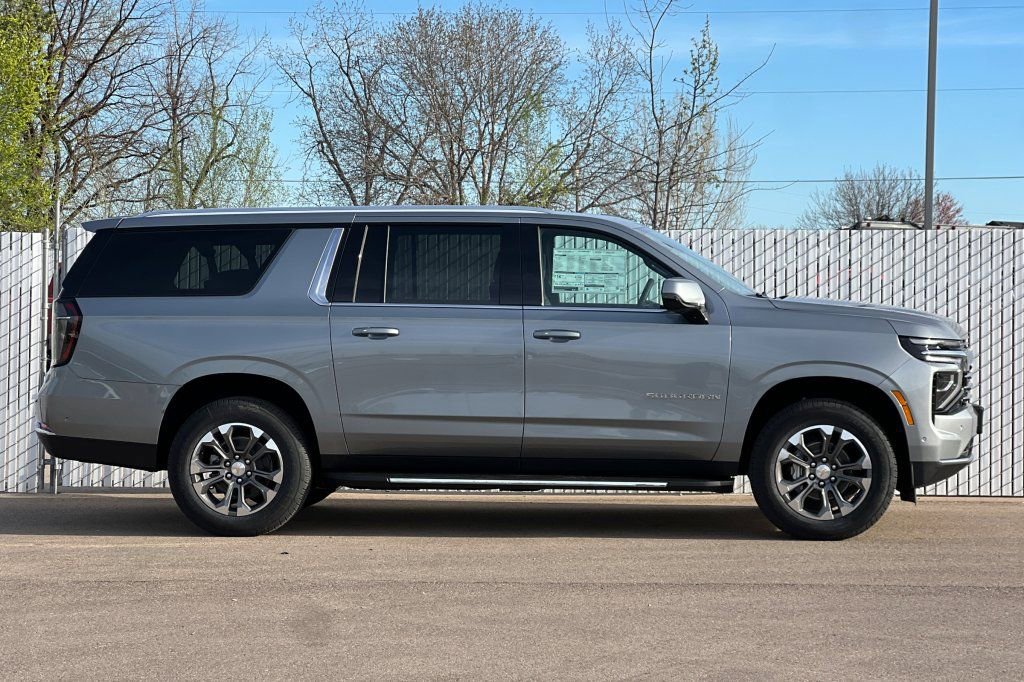New 2026 Chevrolet Suburban LT w/ Comfort Package AWD/4WD image 3