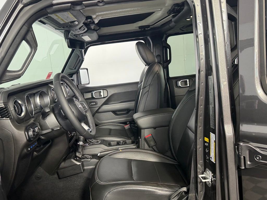 Used 2023 Jeep Wrangler Unlimited Sahara AWD/4WD image 21