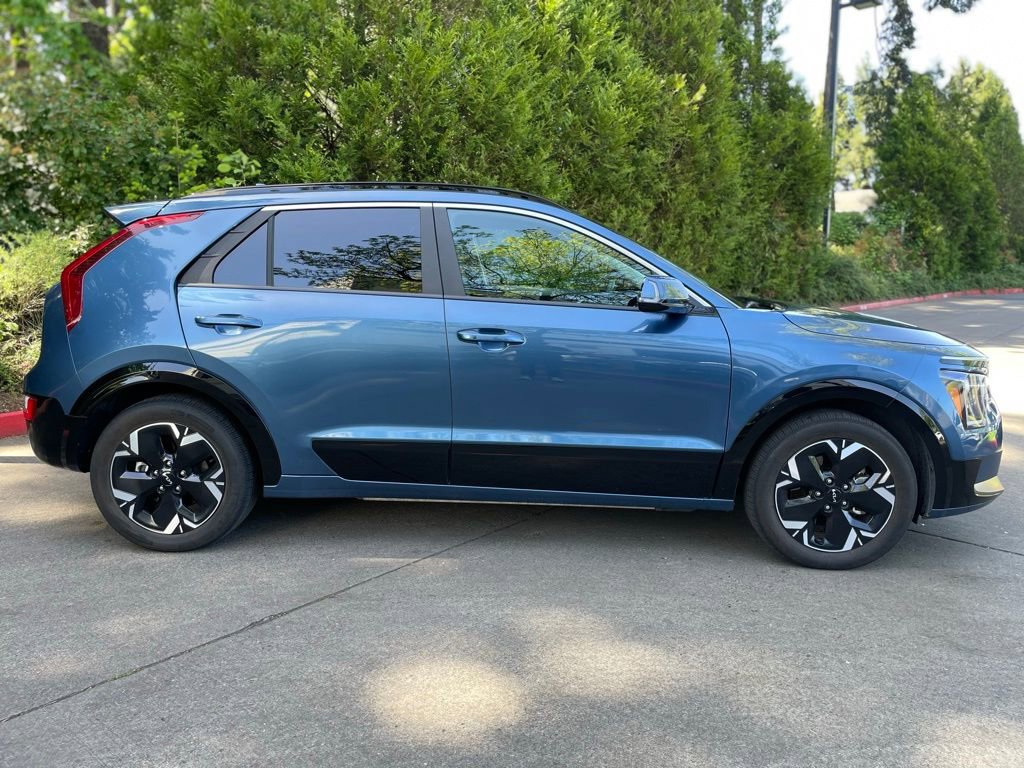 Used 2024 Kia Niro Wind w/ Wind Preserve Package FWD image 3