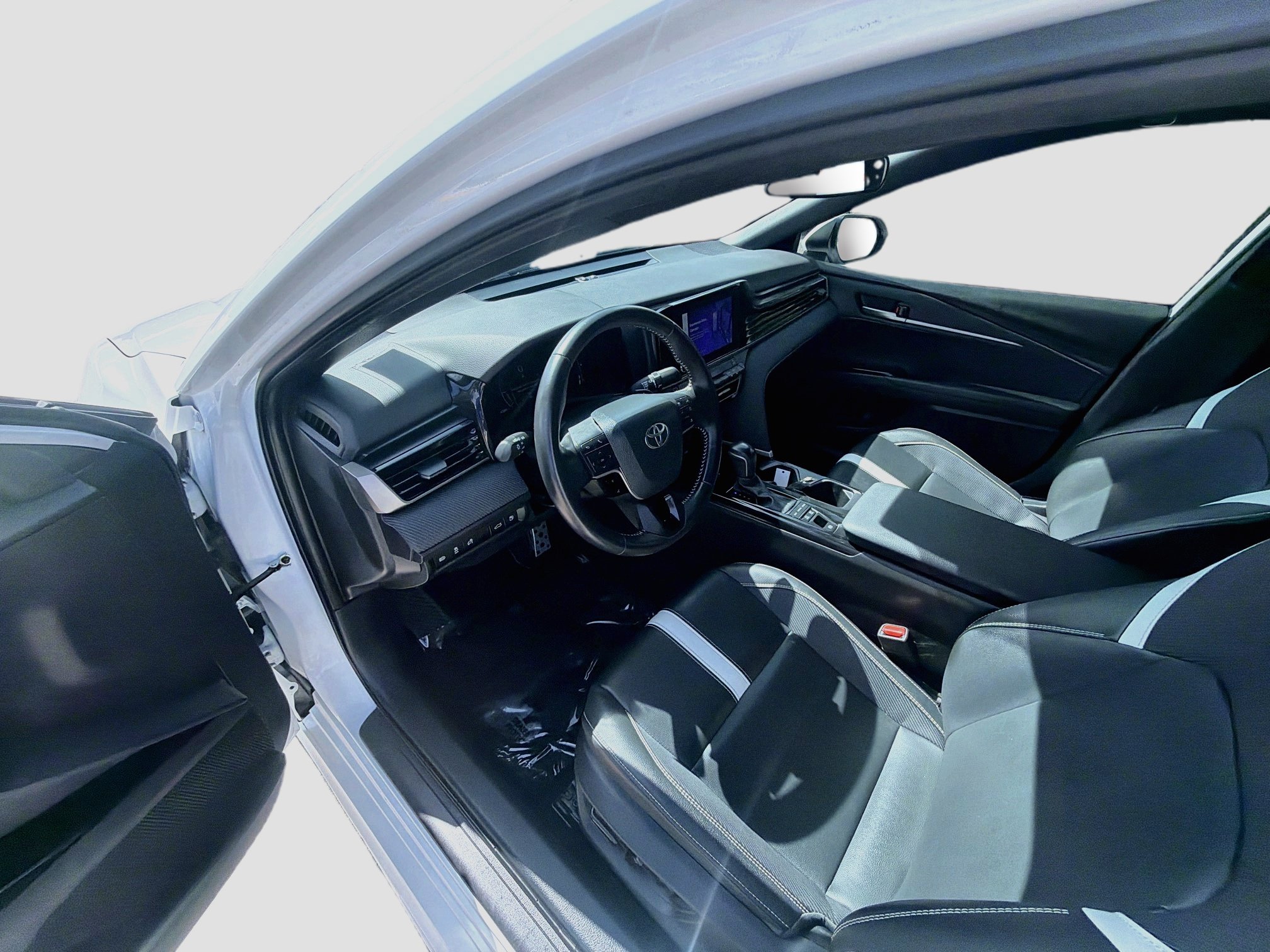 Used 2025 Toyota Camry SE FWD image 9