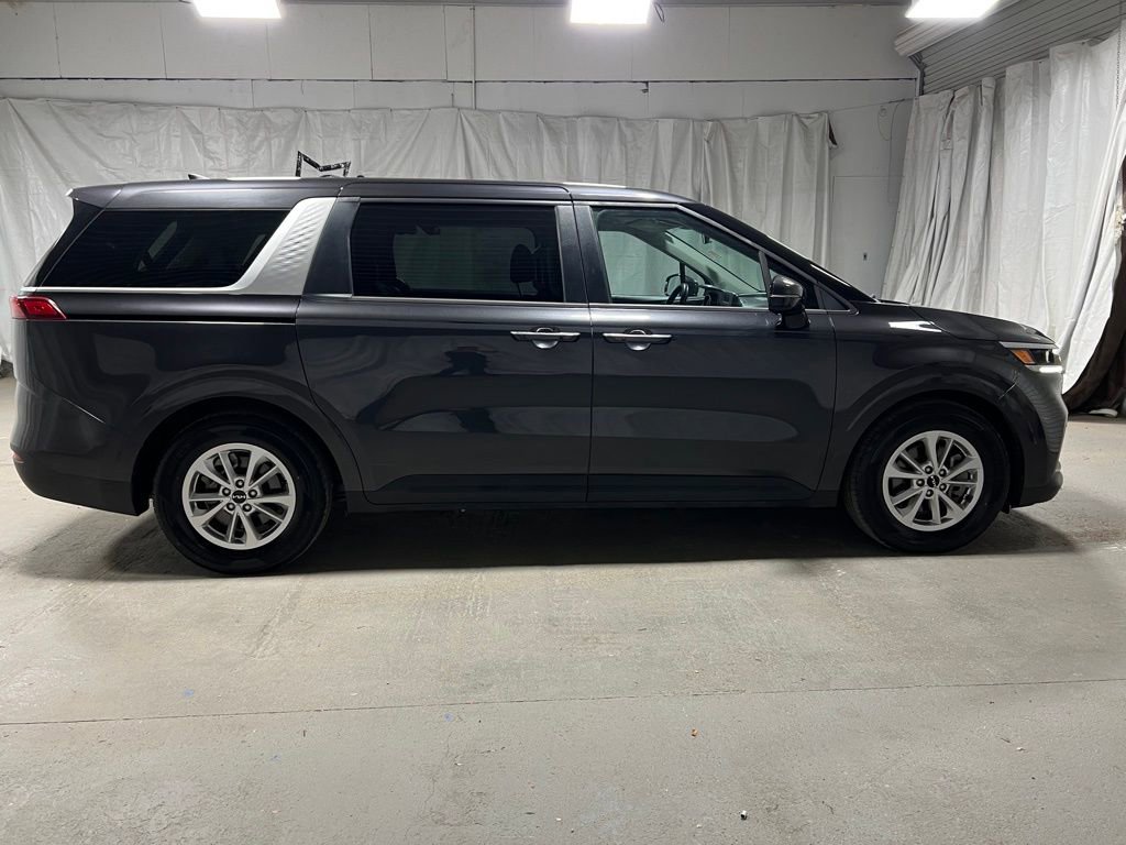 Used 2023 Kia Carnival LX image 8