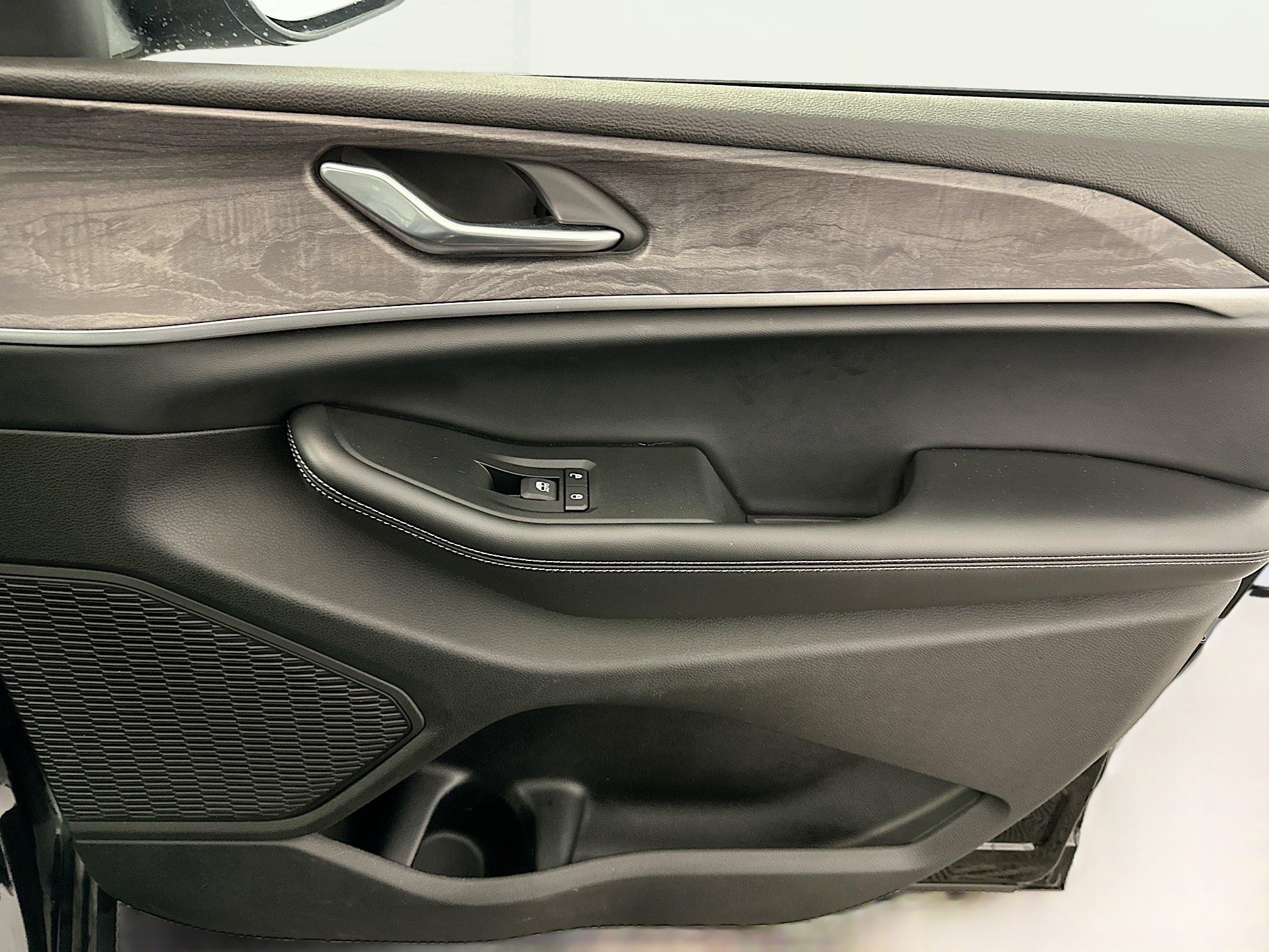 Used 2024 Jeep Grand Cherokee L Limited w/ Luxury Tech Group II image 36