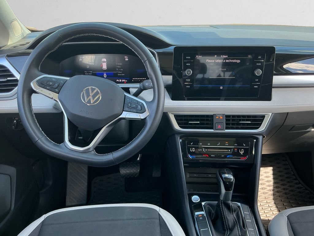 Used 2025 Volkswagen Taos SE w/ Panoramic Sunroof Package AWD/4WD image 10