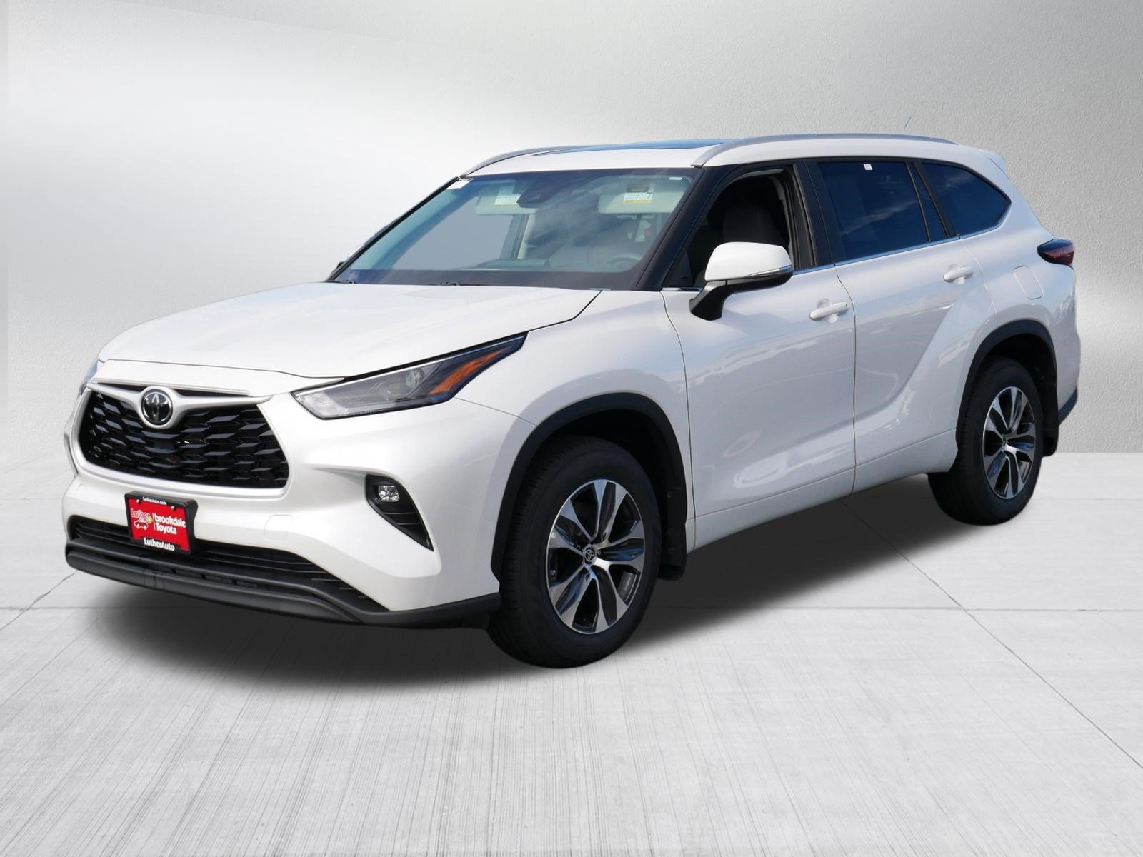 Certified 2026 Toyota Highlander XLE AWD/4WD image 3