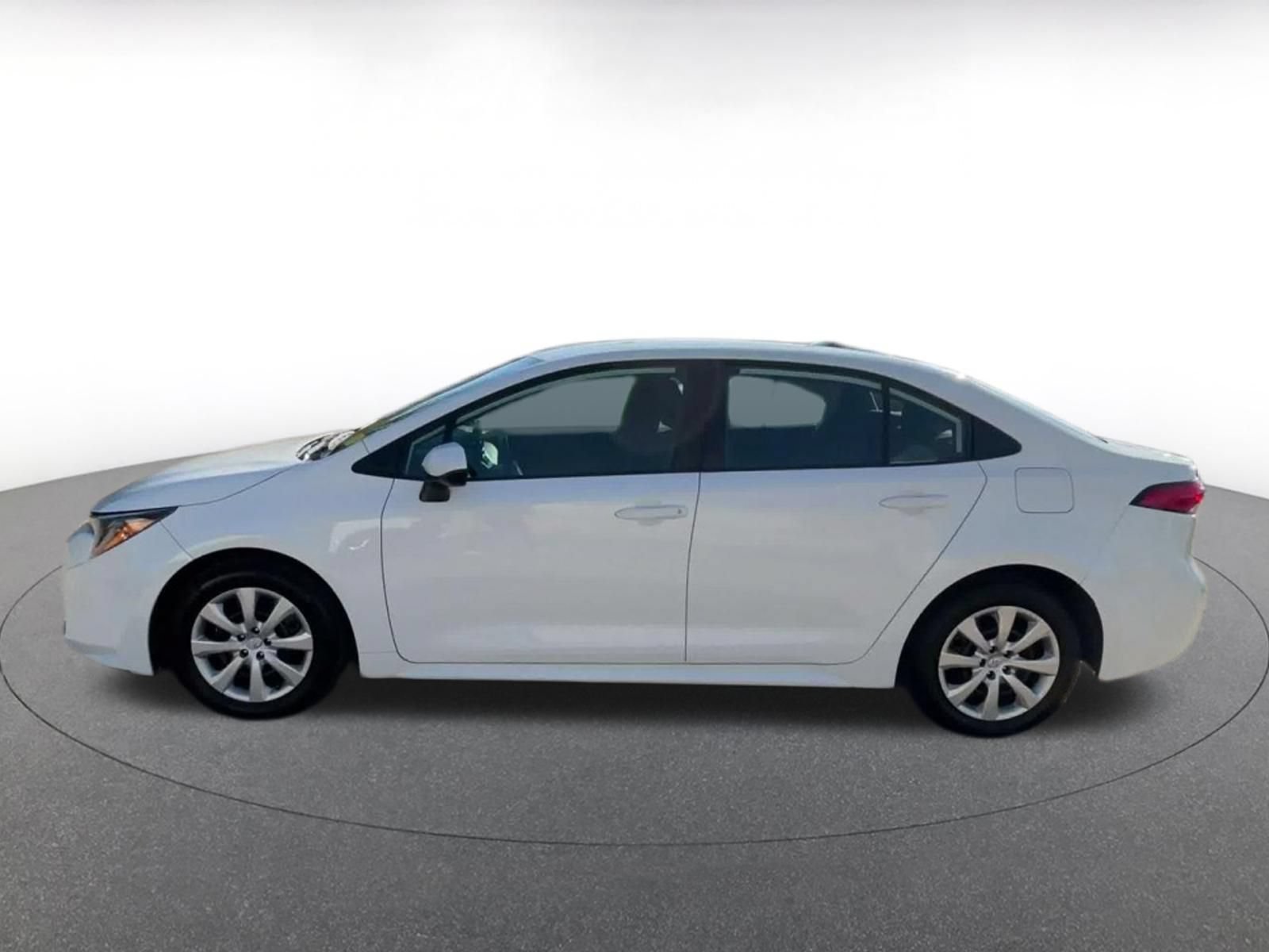 Used 2025 Toyota Corolla LE FWD image 8