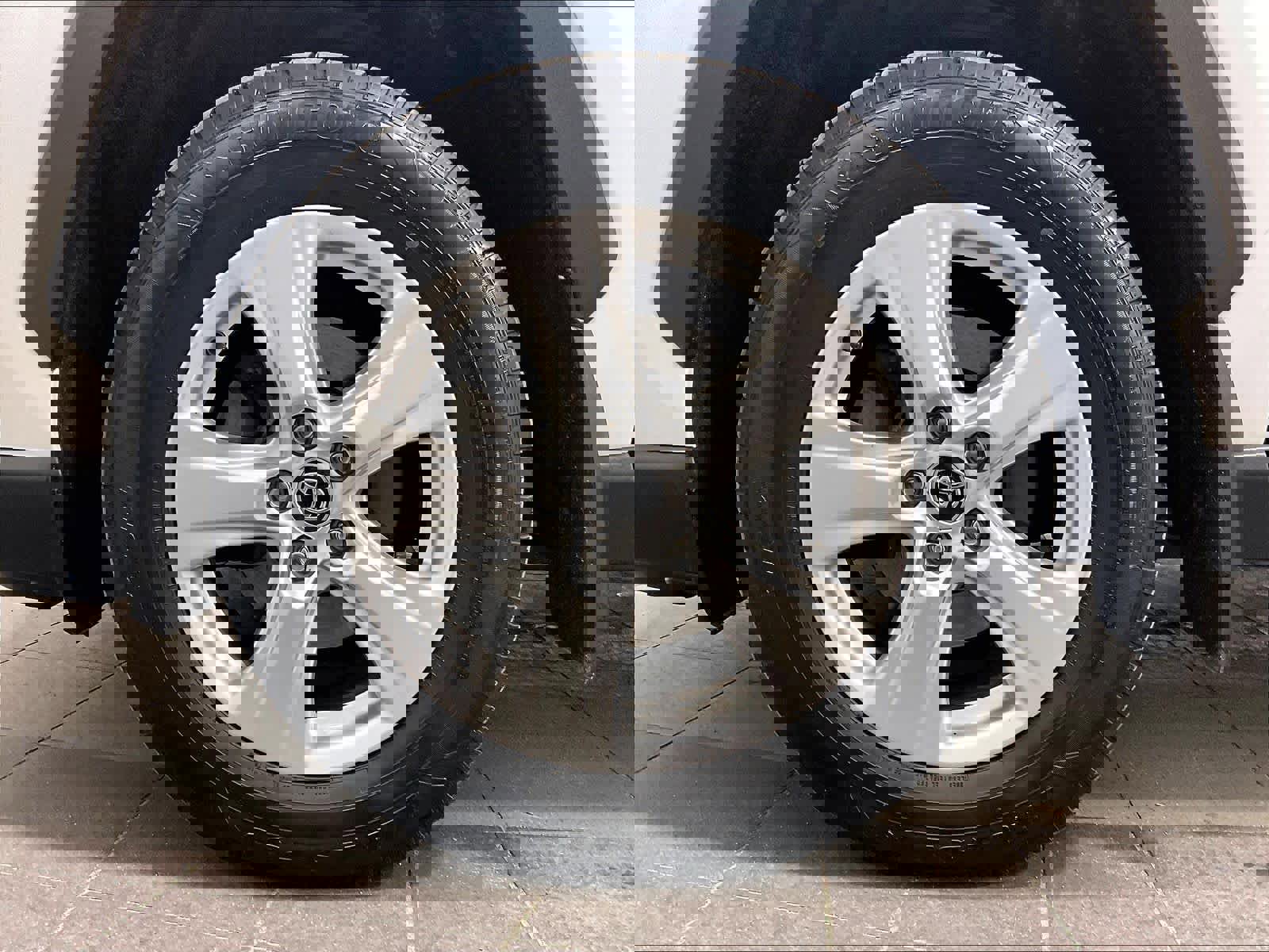 Used 2020 Toyota RAV4 XLE w/ Convenience Package image 7