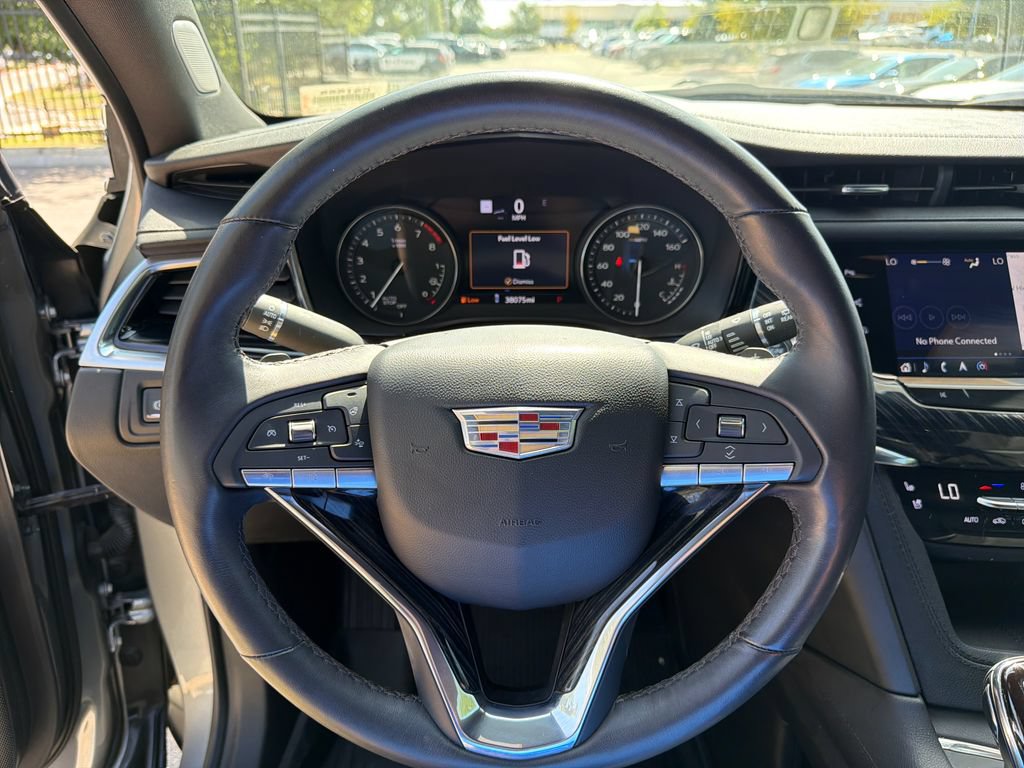 Certified 2023 Cadillac XT6 Premium Luxury w/ Technology Package FWD image 24
