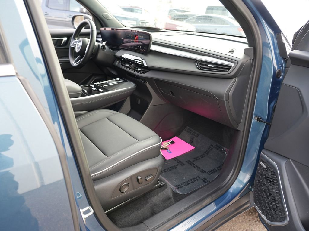 Used 2025 Buick Enclave Preferred AWD/4WD image 29