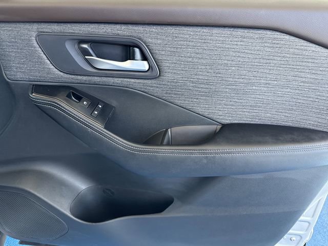 Used 2023 Nissan Rogue SV image 32