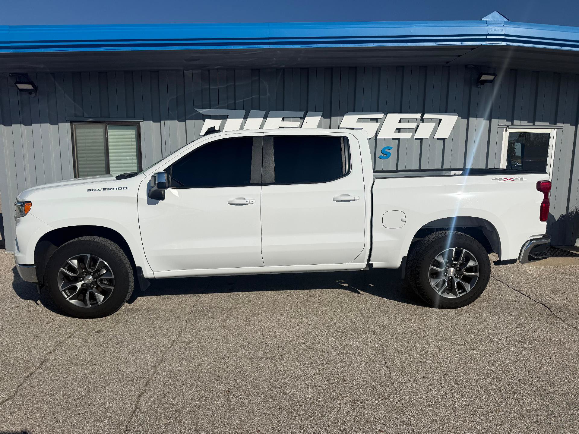 Used 2024 Chevrolet Silverado 1500 LT AWD/4WD image 1