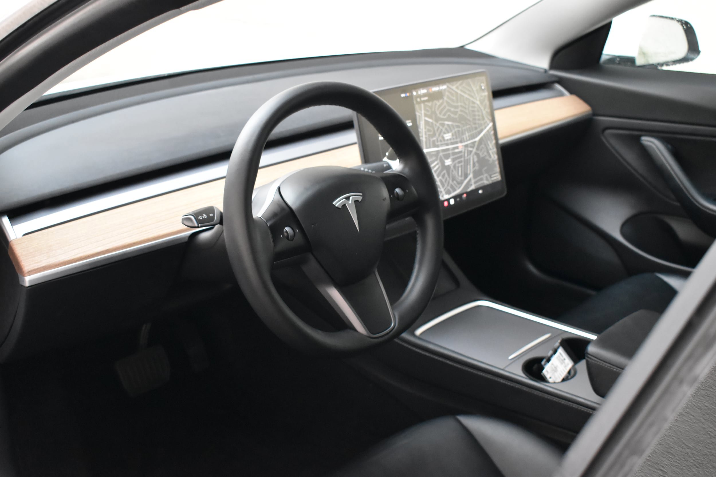 Used 2020 Tesla Model 3 Standard Range Plus RWD image 19