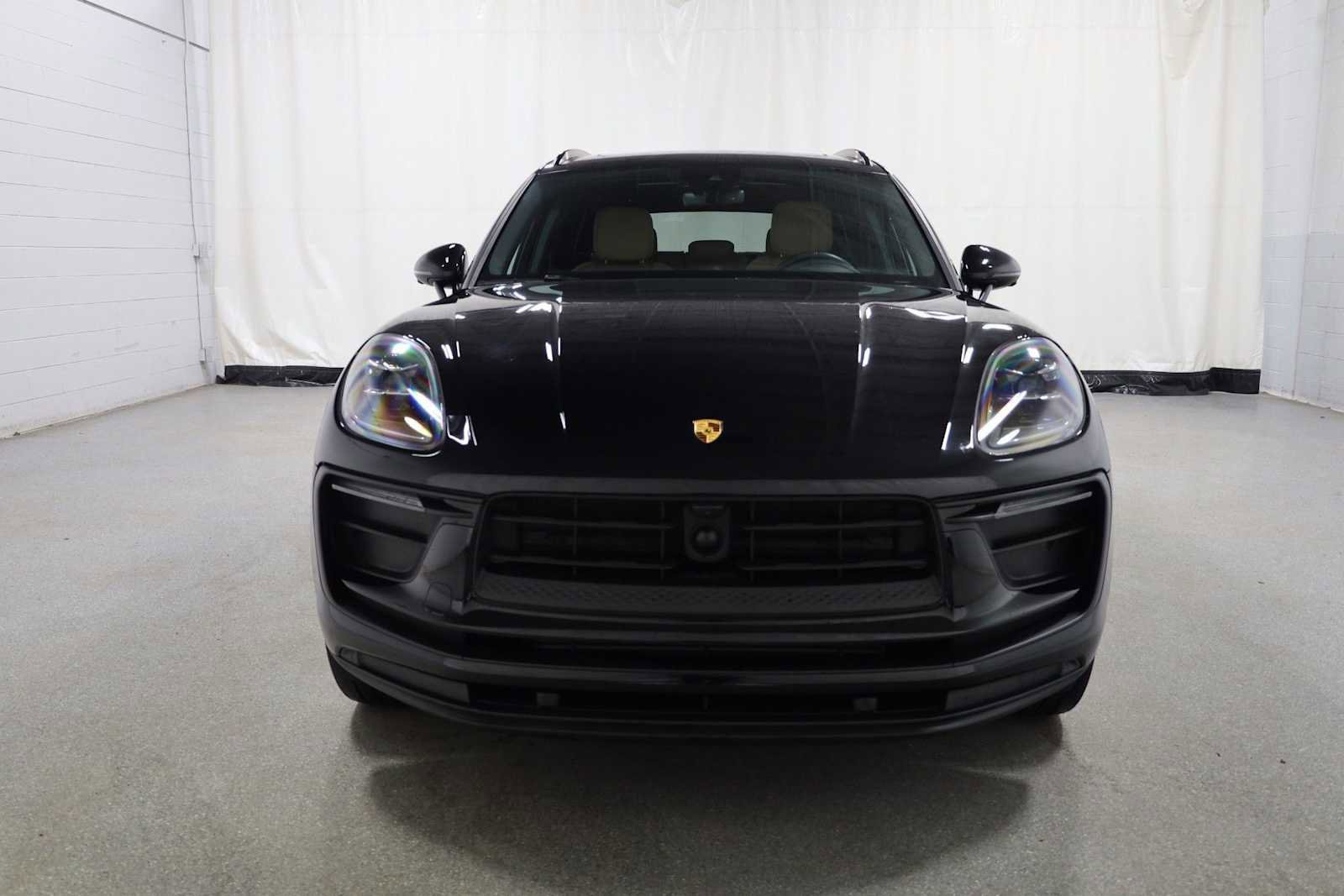 Certified 2024 Porsche Macan AWD/4WD image 14