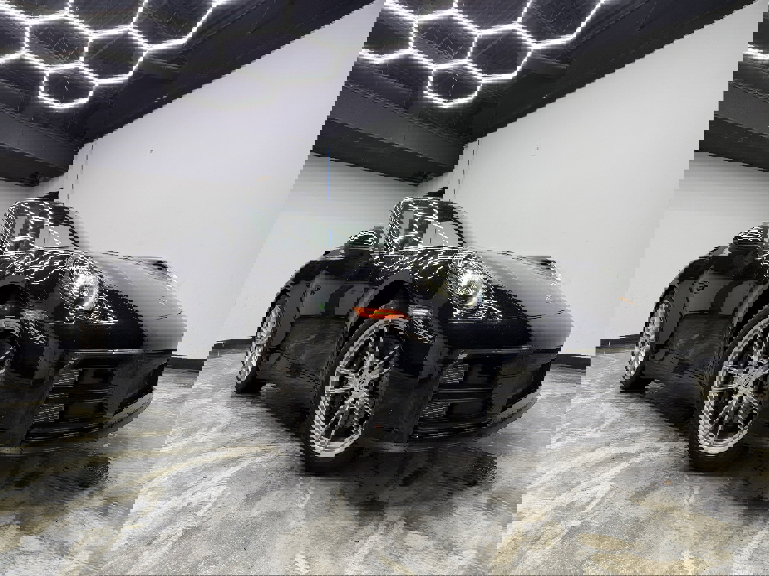 Used 2025 Porsche 911 Carrera RWD image 9