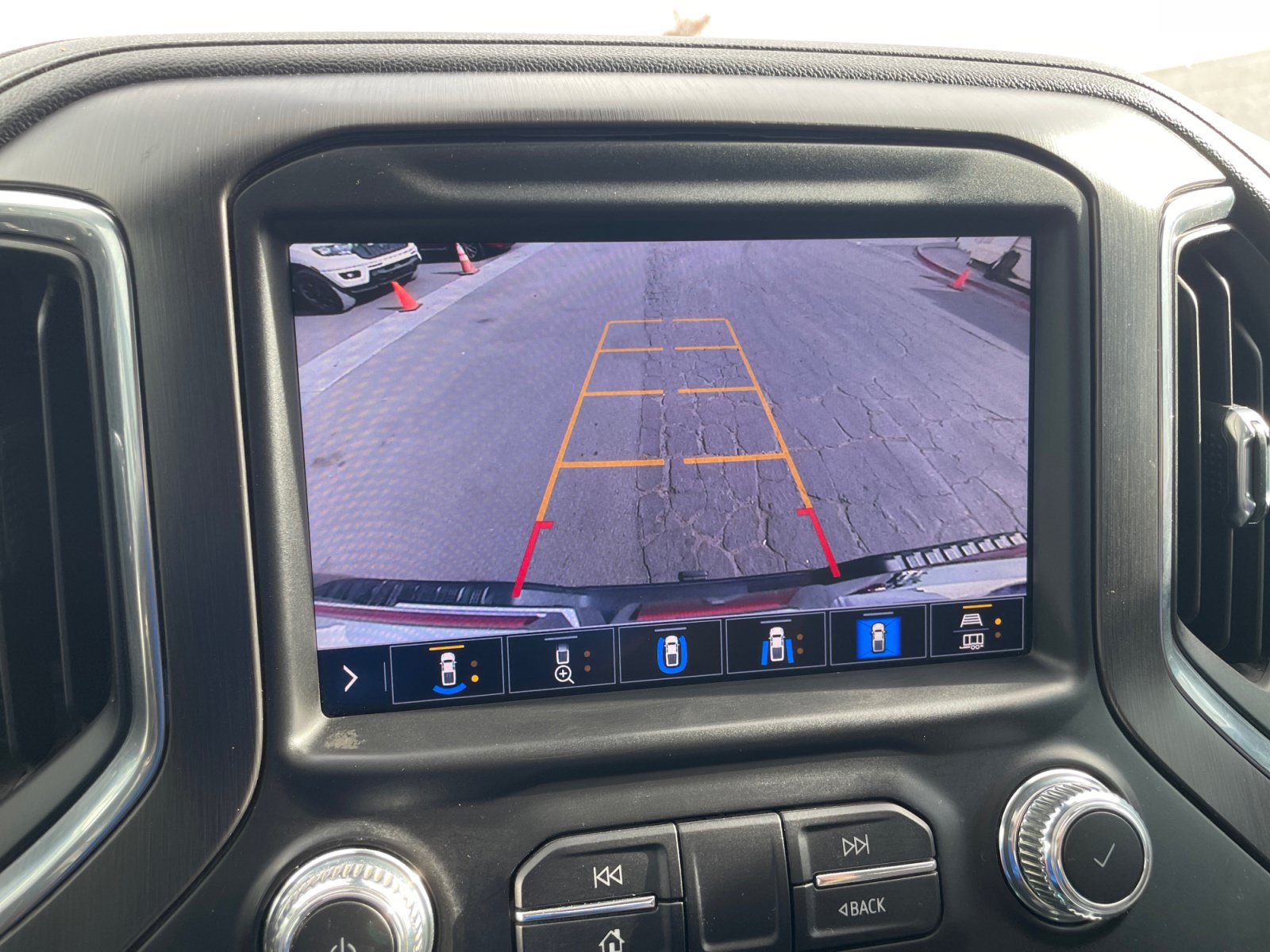 Used 2022 GMC Sierra 2500 AT4 w/ AT4 Premium Plus Package AWD/4WD image 23