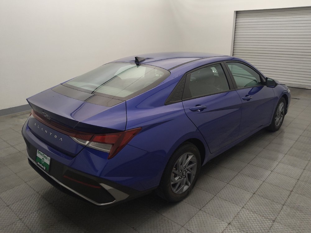 Used 2024 Hyundai Elantra SEL FWD image 9