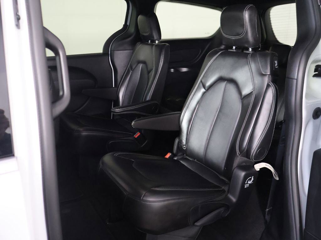 Used 2025 Chrysler Pacifica Select FWD image 31