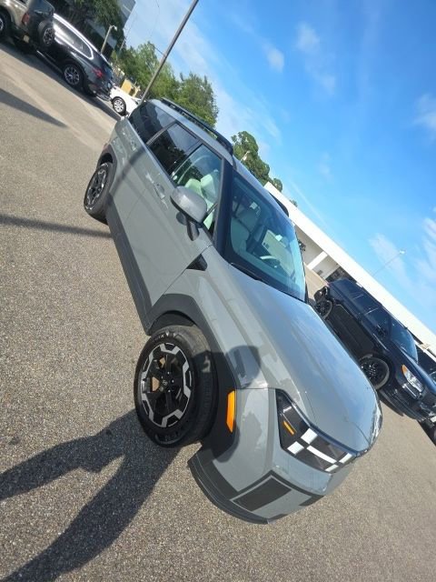 Used 2025 Hyundai Santa Fe SEL FWD image 9