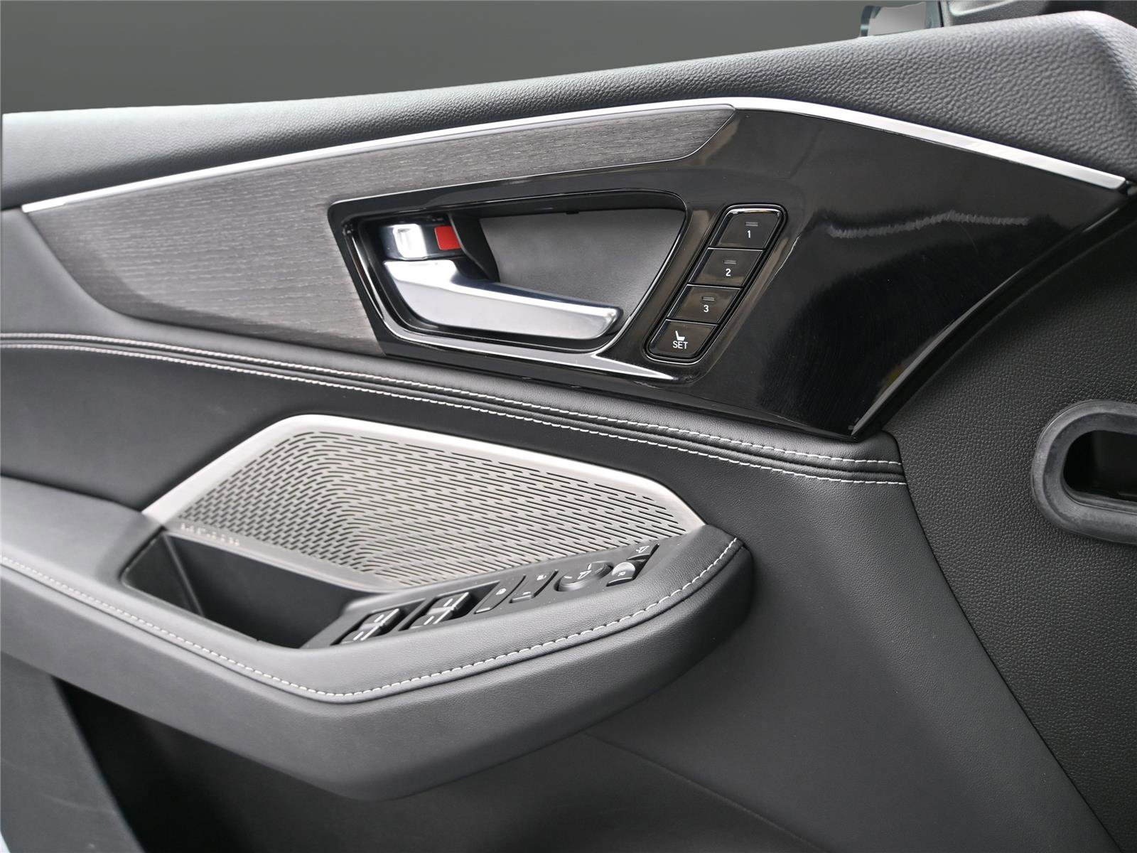 Certified 2024 Acura MDX SH-AWD w/ Advance Package image 6