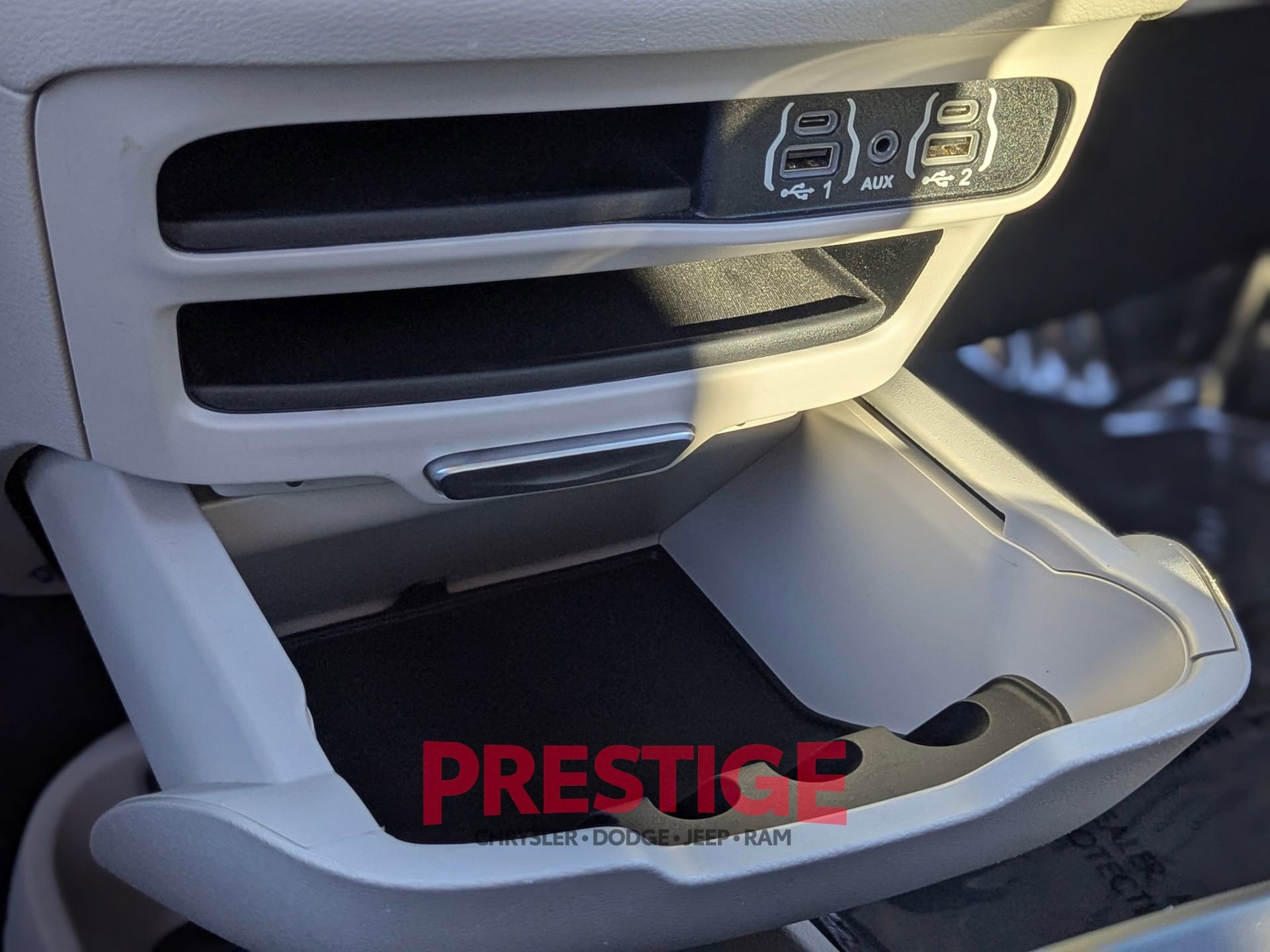 Used 2024 Chrysler Pacifica Touring-L image 24