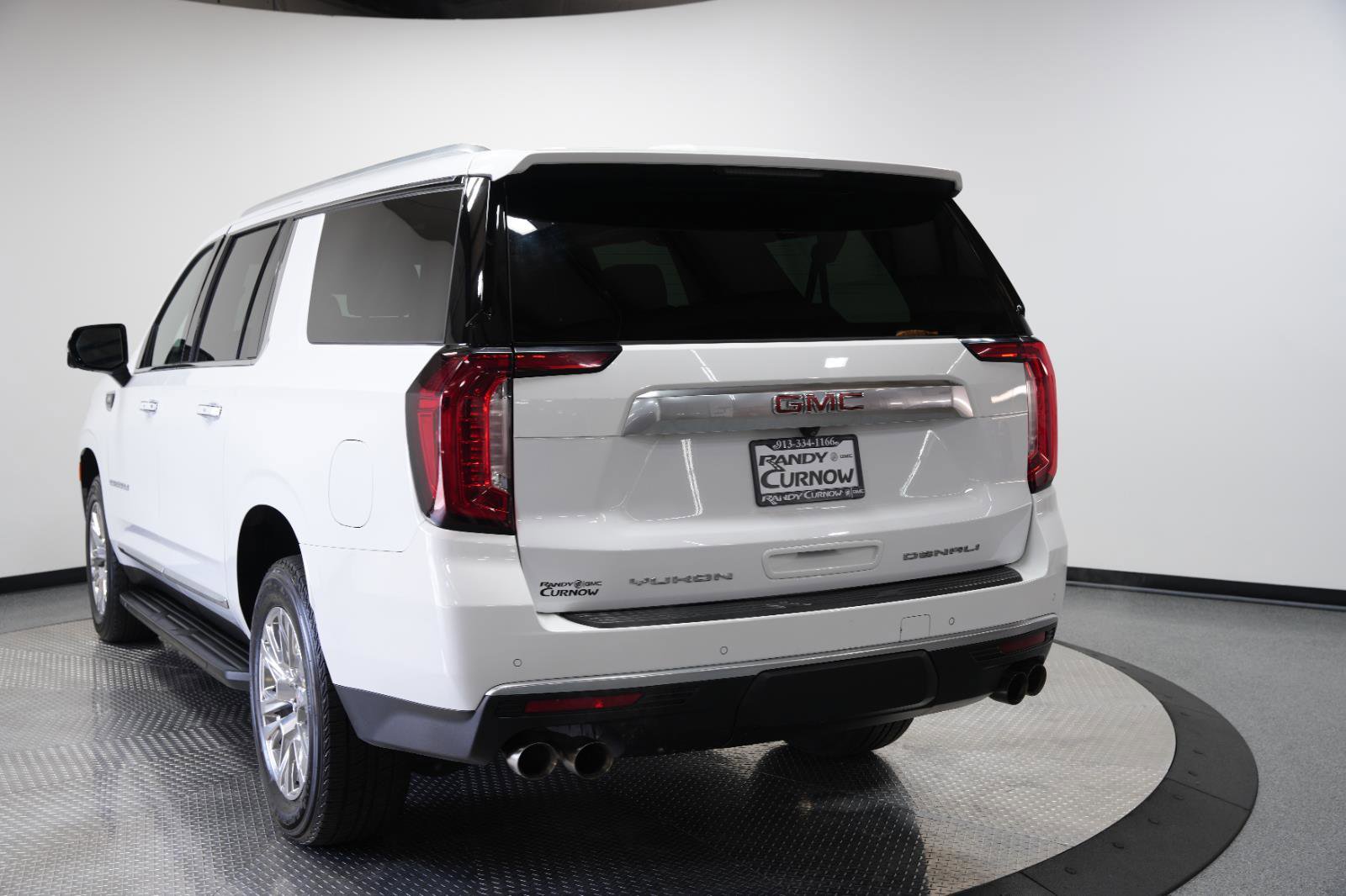 Used 2024 GMC Yukon XL Denali AWD/4WD image 6