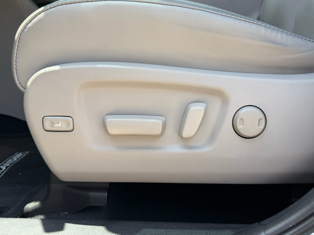 Used 2019 Toyota Highlander Limited FWD image 22