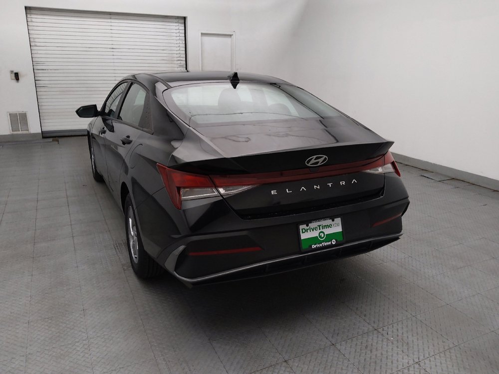 Used 2025 Hyundai Elantra SE FWD image 6