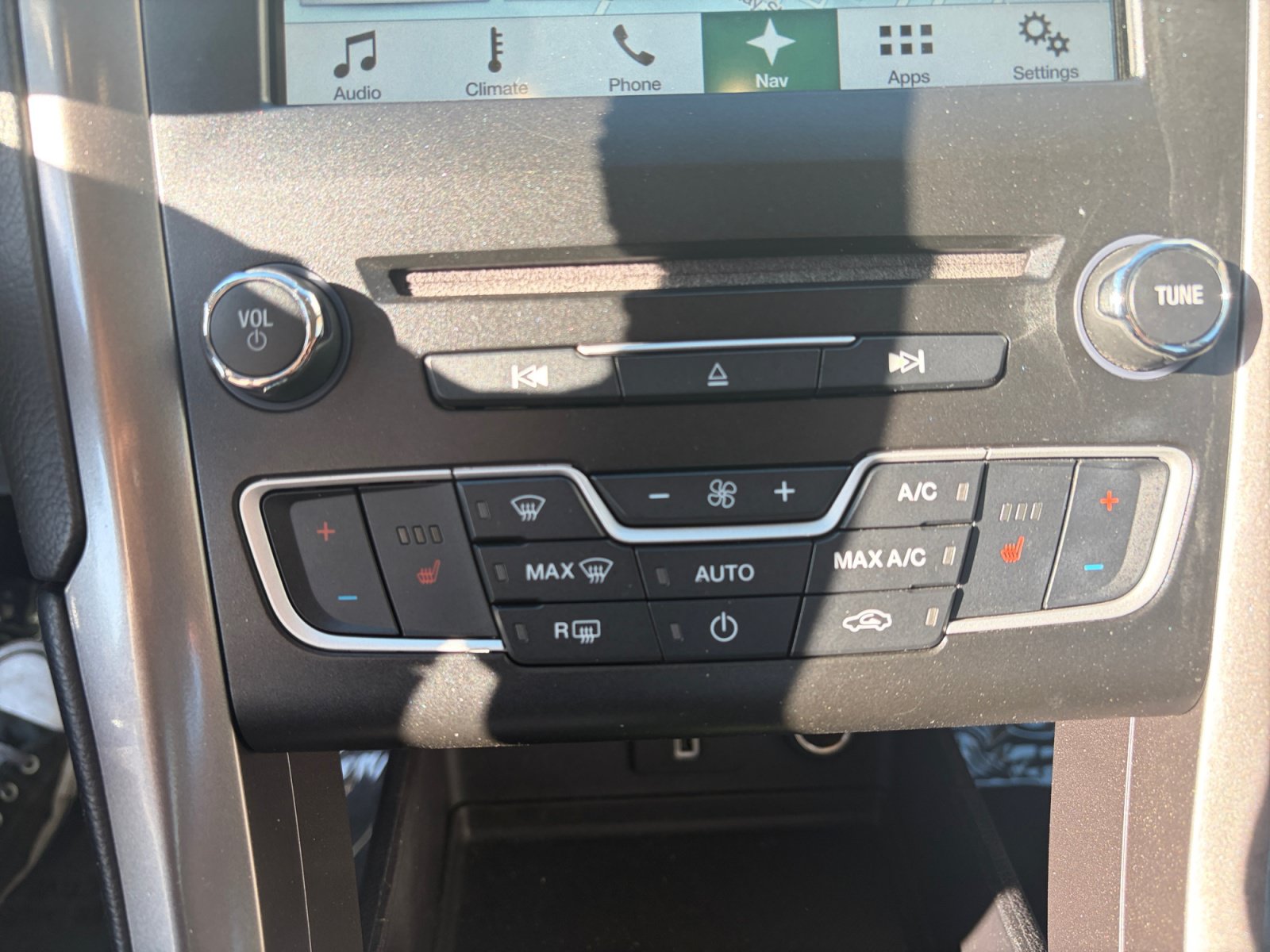 Used 2017 Ford Fusion SE w/ Fusion SE Technology Package AWD/4WD image 24